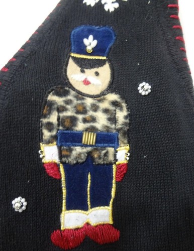Chaleco Suéter Feo Navidad M Negro con Juguete Soldados Copos de Nieve Lord & Taylor - Imagen 3 de 7