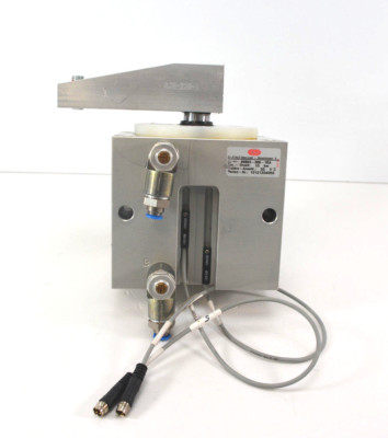 DESTACO 89B63-008-1RA Schwenkspanner mit Spannarm + 2 Sensoren | 10bar | 30 V 