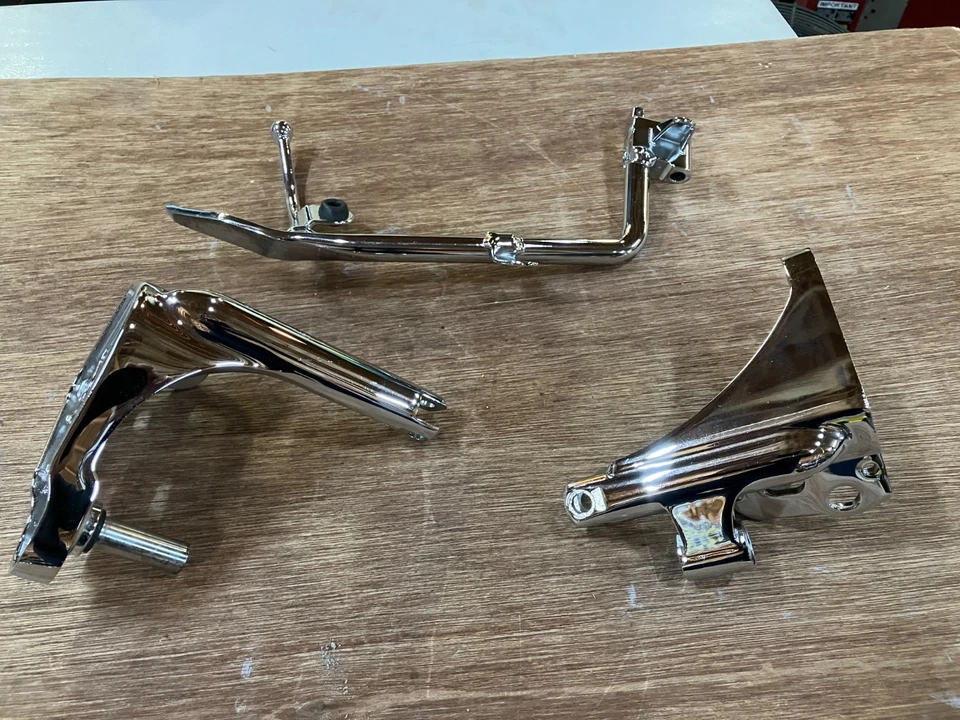 Harley Davidson Softail Dyna FX cromo soportes de control delantero con pata de cabra Foto 2 de 4