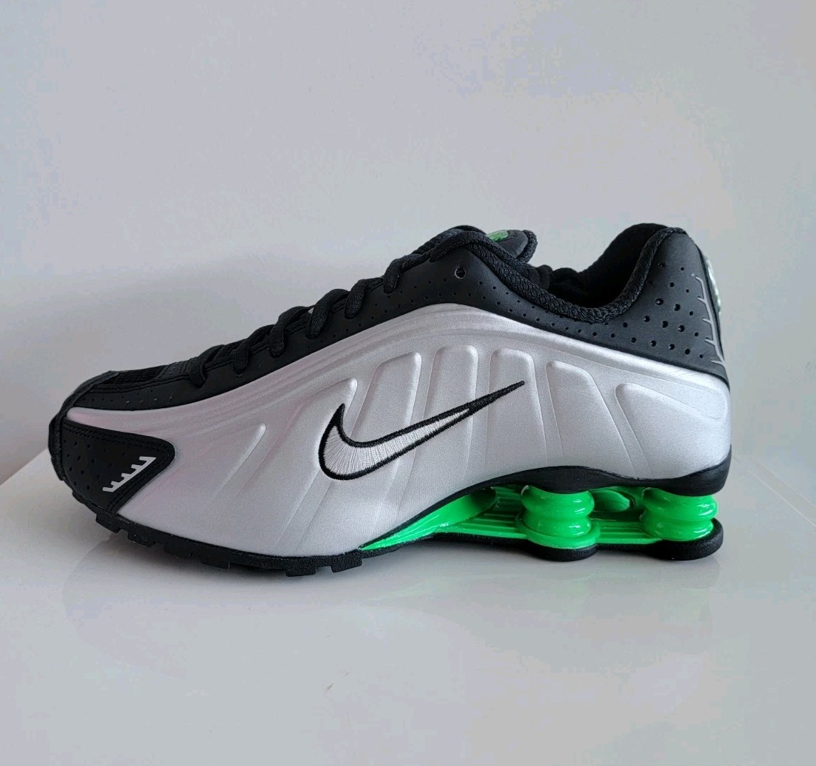 NIKE SHOX R4 ,,Metallic Silver / Green / Black'' SIZE UK 6 EUR 39 (HQ1988 006)