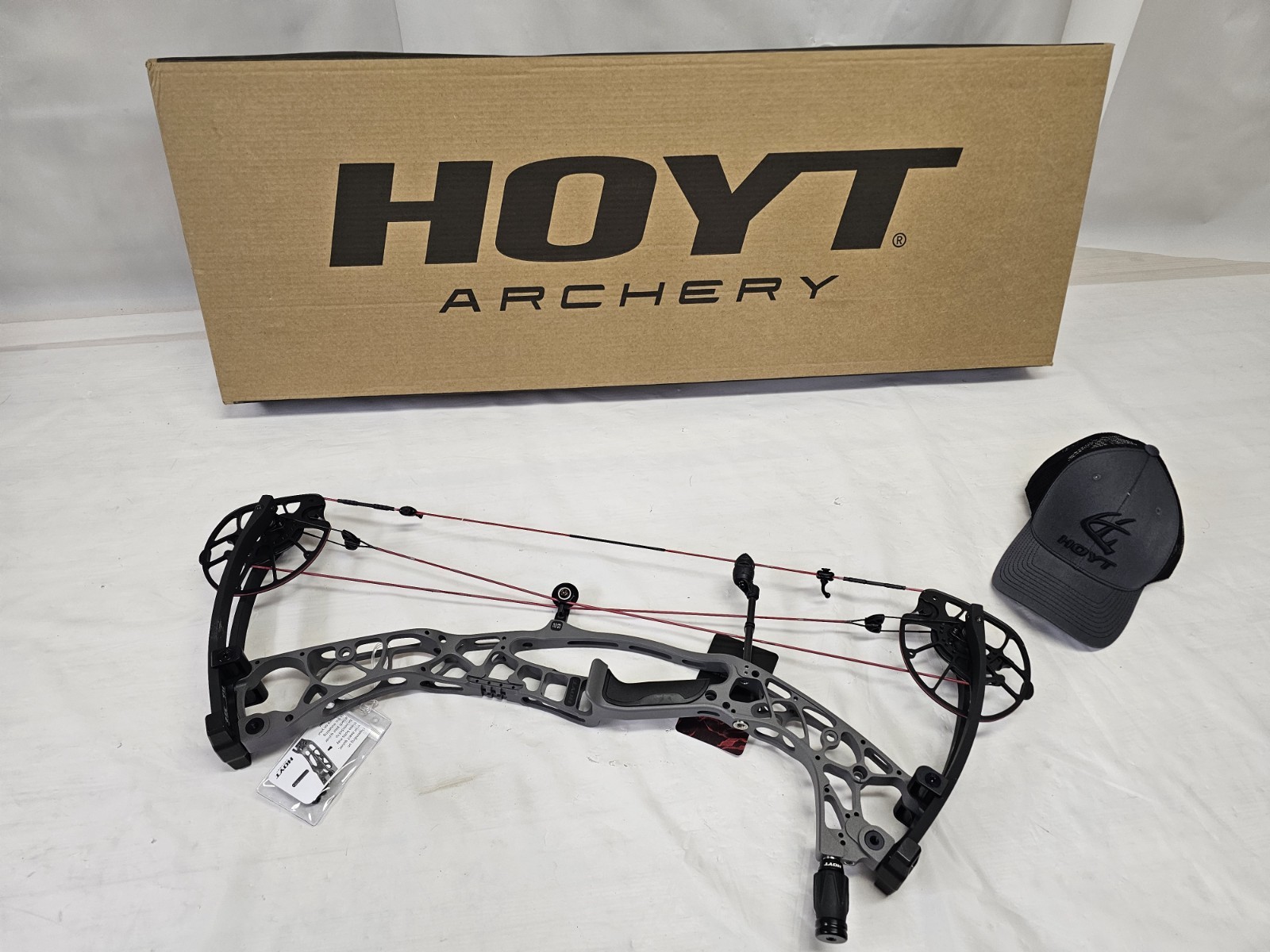 Hoyt AX-2 29 70 - 80lbs/25" - 30"/Tombstone Riser/Black Limbs w/Red Strings