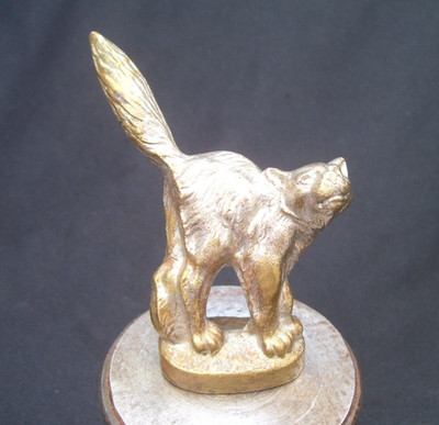 VINTAGE 1920er ANGSTKATZE AUTO KÜHLERDECKEL MASKOTTCHEN ~ VORKRIEG ZISCHENDE MOTORHAUBENVERZIERUNG