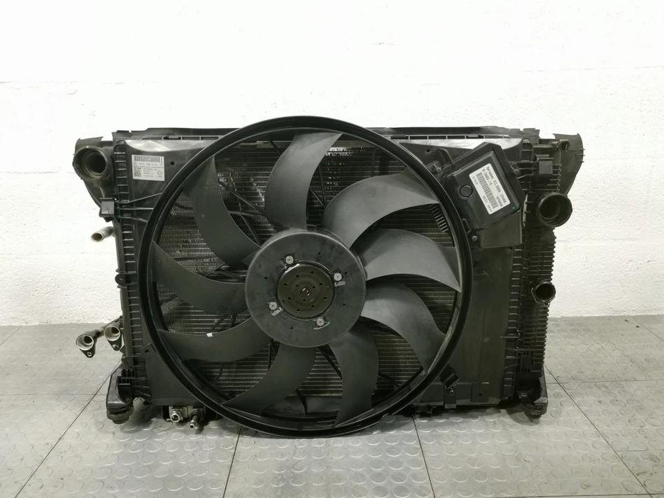 Paquete de radiador de motor delantero Mercedes-Benz 2014 CLS550 tracción trasera 4,7 L ventilador de refrigeración OEM Foto 2 de 4