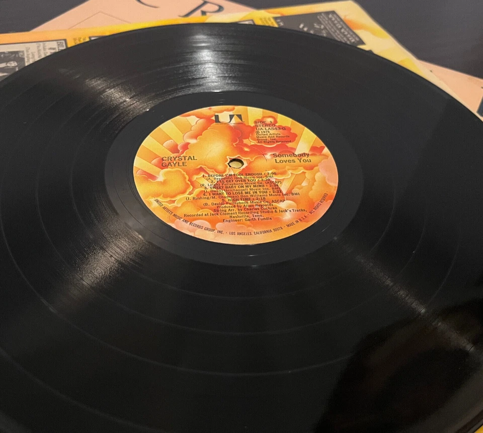 CRYSTAL GAYLE - Somebody Loves You (1975) - 12" Vinyl Record LP - EX Foto 3 de 3