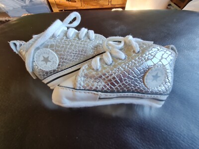 Silberne Baby Converse Chuck Taylor Stiefel Größe UK 2 EU 18