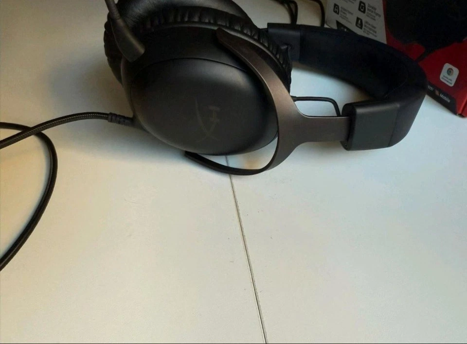 HyperX Cloud III Ohrumschließender Gaming-Kopfhörer - Bild 2 von 3