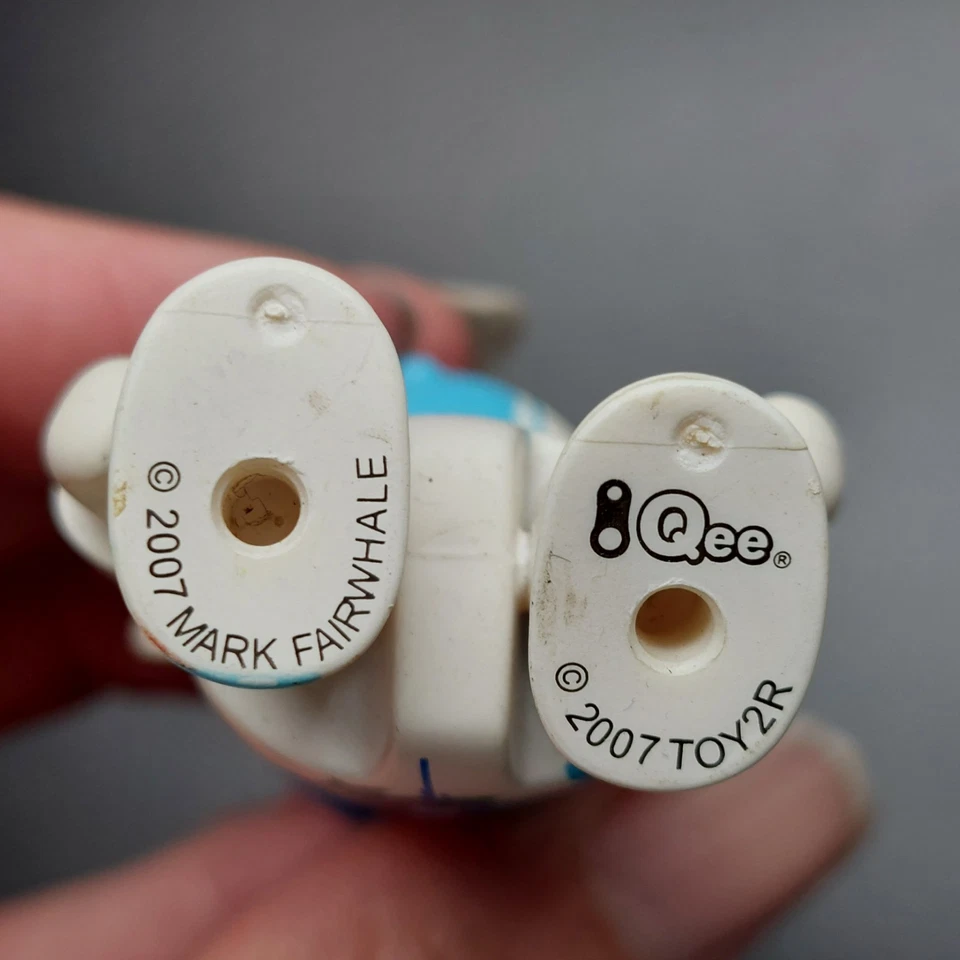 TOY2R MARK FAIRWHALE 2.5" QEE 2006 VERSÃO AZUL E BRANCO - Imagem 3 de 3