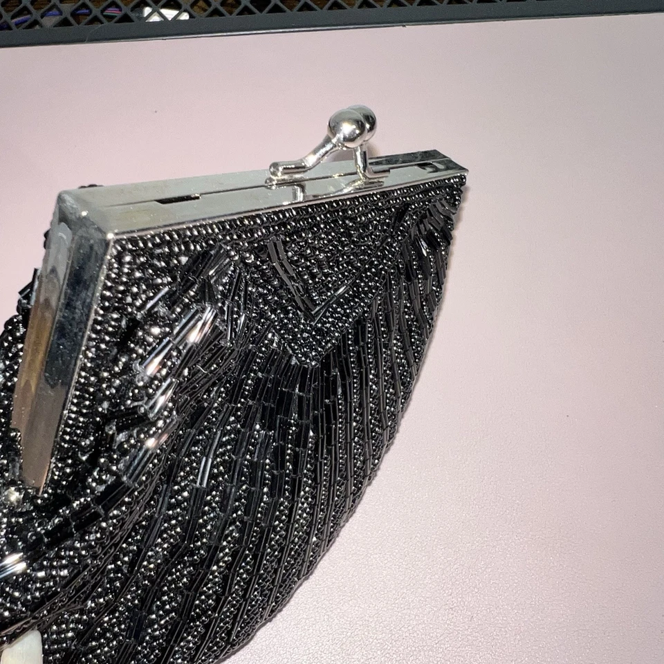 Apt. "9 carteras sin asas de noche con cuentas negras diseño concha bloqueo de beso estilo vintage 6""" Foto 3 de 4