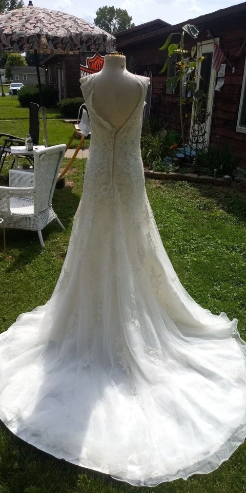 Wendy s Wedding Dress 697 1960 - Image 4 of 4