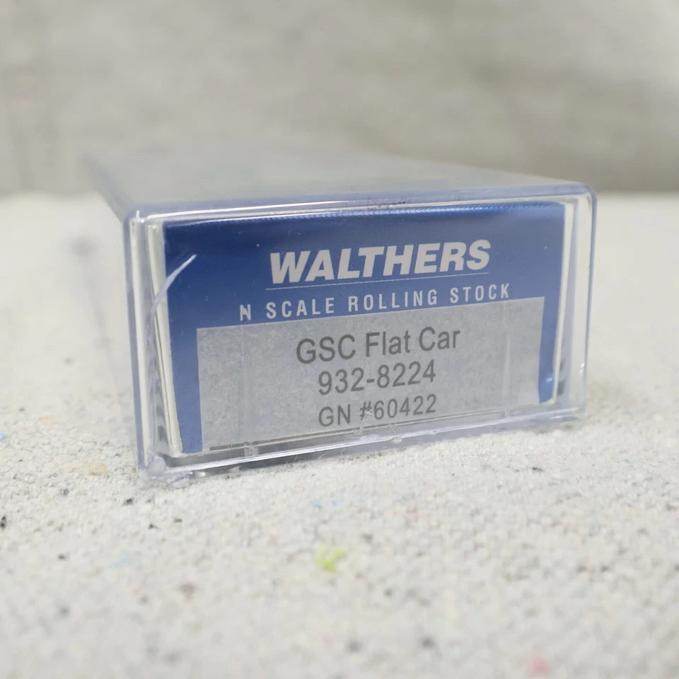 Walthers N Scale GSC Flat Car Great Northern #60422 w/ Box Freight Train Car - Image 2 of 4