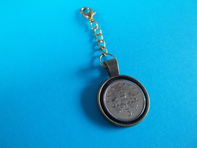 DISTEL & KRONE FÜNFPENCE MÜNZE - BRONZEGEHÄUSE ANHÄNGER / CHARM
