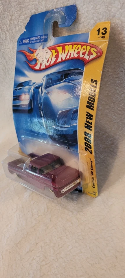 Hot Wheels 2008 - Chevy 62 personalizado con tabla de surf y llantas doradas - bonito nuevo en paquete Foto 4 de 4