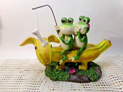 BANANA DACHSHUND DOG WITH FROGS PLANTAIN ANTHROPOMORPHIC FIGURINE 7.5'' TALL