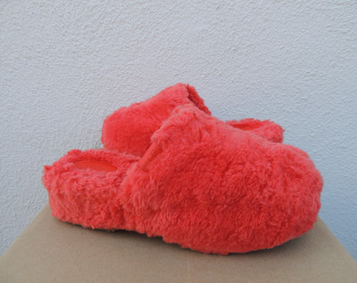 UGG RED CURRENT FUZZ SUGAR CLOG FAUX FUR FLUFF SLIPPERS, WOMEN US 7/ EUR 38 ~NIB
