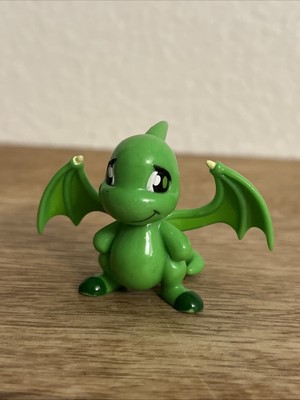 Neopets Green Shoyru 2  Figure Rare Authentic Thinkway Toys