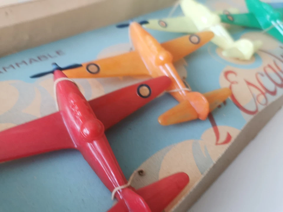 Jouets de bazar en plastique escadrille de 5 avions avec boîte d'origine - Photo 3/4