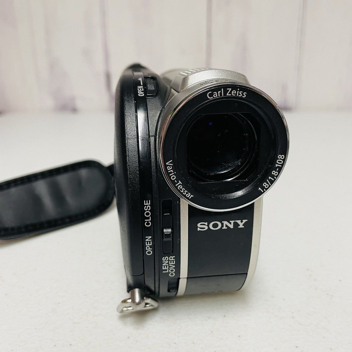 Sony Handycam DCR-DVD650/DVD 60x Optical 2000x Dig Zoom Digital