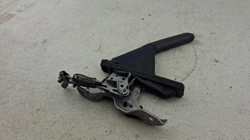 VOLKSWAGEN PASSAT 2012-2022 EMERGENCIA ESTACIONAMIENTO FRENO LIBERACIÓN MANIJA PALANCA OEM Foto 2 de 4