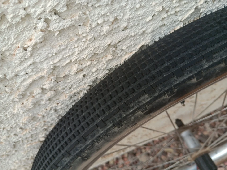 Juego de ruedas de freno de llanta Velocity Cliffhanger 26 11 velocidades/gravelking 2.1 tubeless Foto 3 de 4