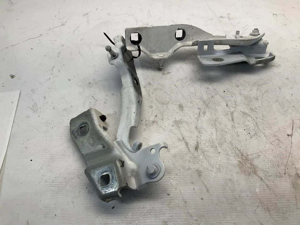 17-22 Alfa Romeo Giulia Ti Sport (952) capó delantero izquierdo y derecho bisagra par B Foto 3 de 4