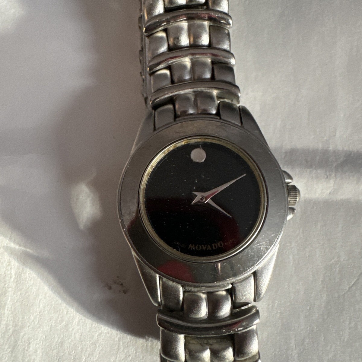 Movado Watch Women display picture 2
