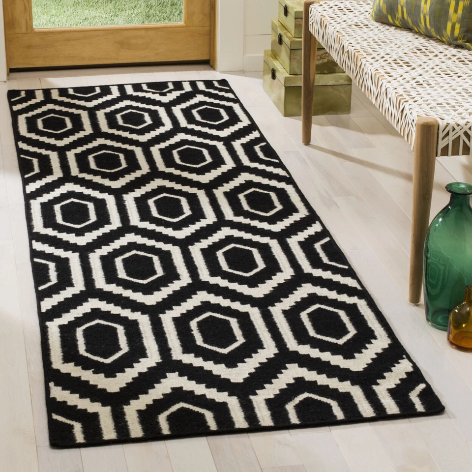 SAFAVIEH Dhurries DHU556L Handwoven Black / Ivory Rug - Image 3 of 4