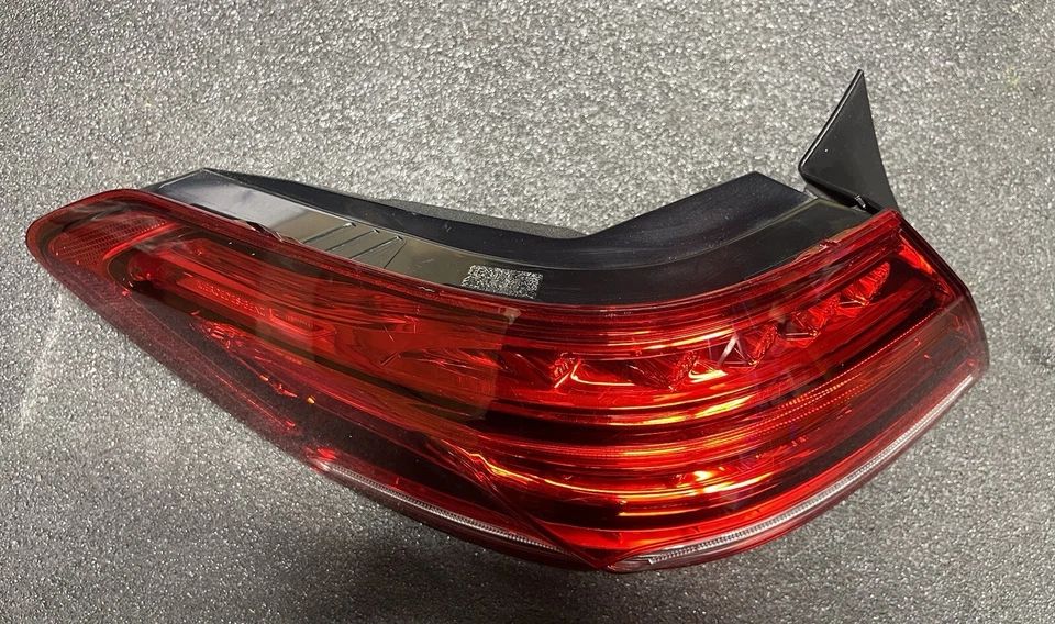 MERCEDES BENZ CLASE E E300 E350 2014-2016 SEDÁN LADO DEL CONDUCTOR LUZ TRASERA LED OEM Foto 2 de 4