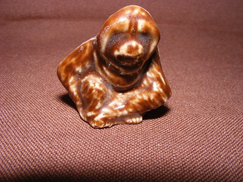 Vintage Red Rose Wade Orangutan Figurine, USA Promotion 2, 1985-1995 - Picture 1 of 3