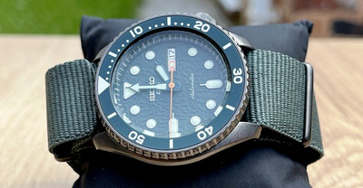 SEIKO SRPD77K1 5 SPORTS SKX HERREN ANALOG AUTOMATIK GRÜN AVOCADO ZIFFERBLATT UHR NEU