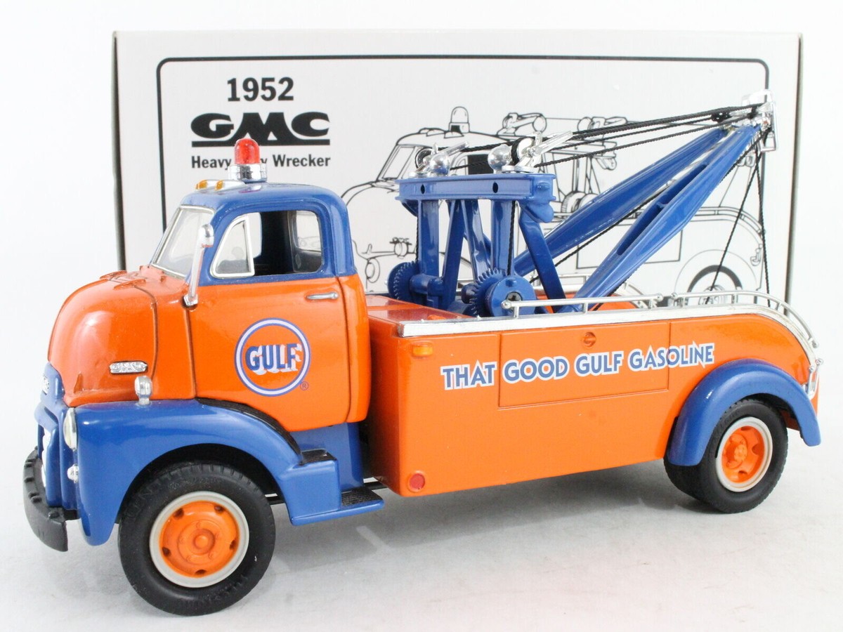 1952 GMC Heavy Duty Wrecker Gulf Gasoline First Gear 1:34 Scale 