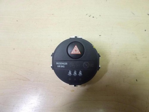 Warnblinkerschalter Toyota YARIS 2014 839500D100