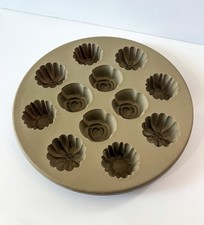 Pampered Chef Silicone Floral Muffin Cupcake Bakeware Pan Mold 13”