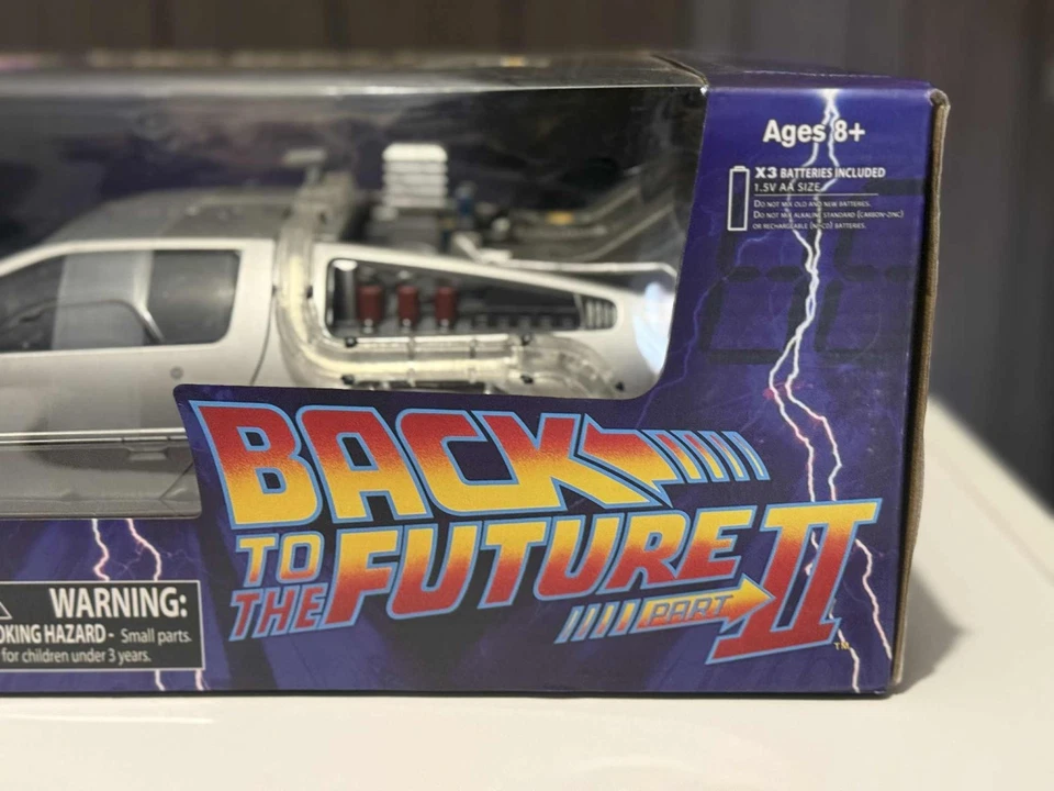 DIAMOND SELECT- BACK TO THE FUTURE PART II - 1:15TH SCALE TIME MACHINE DELOREAN - Image 3 of 4
