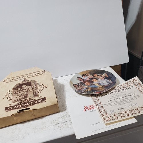 "Annie and the Orphans" Collector Plate Series Knowles - Imagen 1 de 6