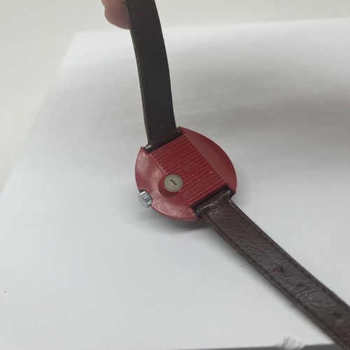 Reloj UFO Timex Vintage Años 70 Color Rojo Patrón Remolino Cara Banda Marrón Para Piezas - Imagen 8 de 10