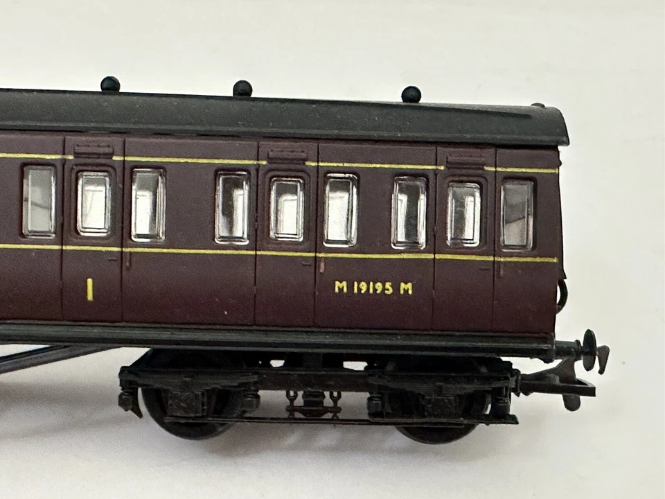 Airfix Railway System OO Scale 57Ft.Lav. Composite Non-Corridor B.R. 54252-6 - Image 4 of 4