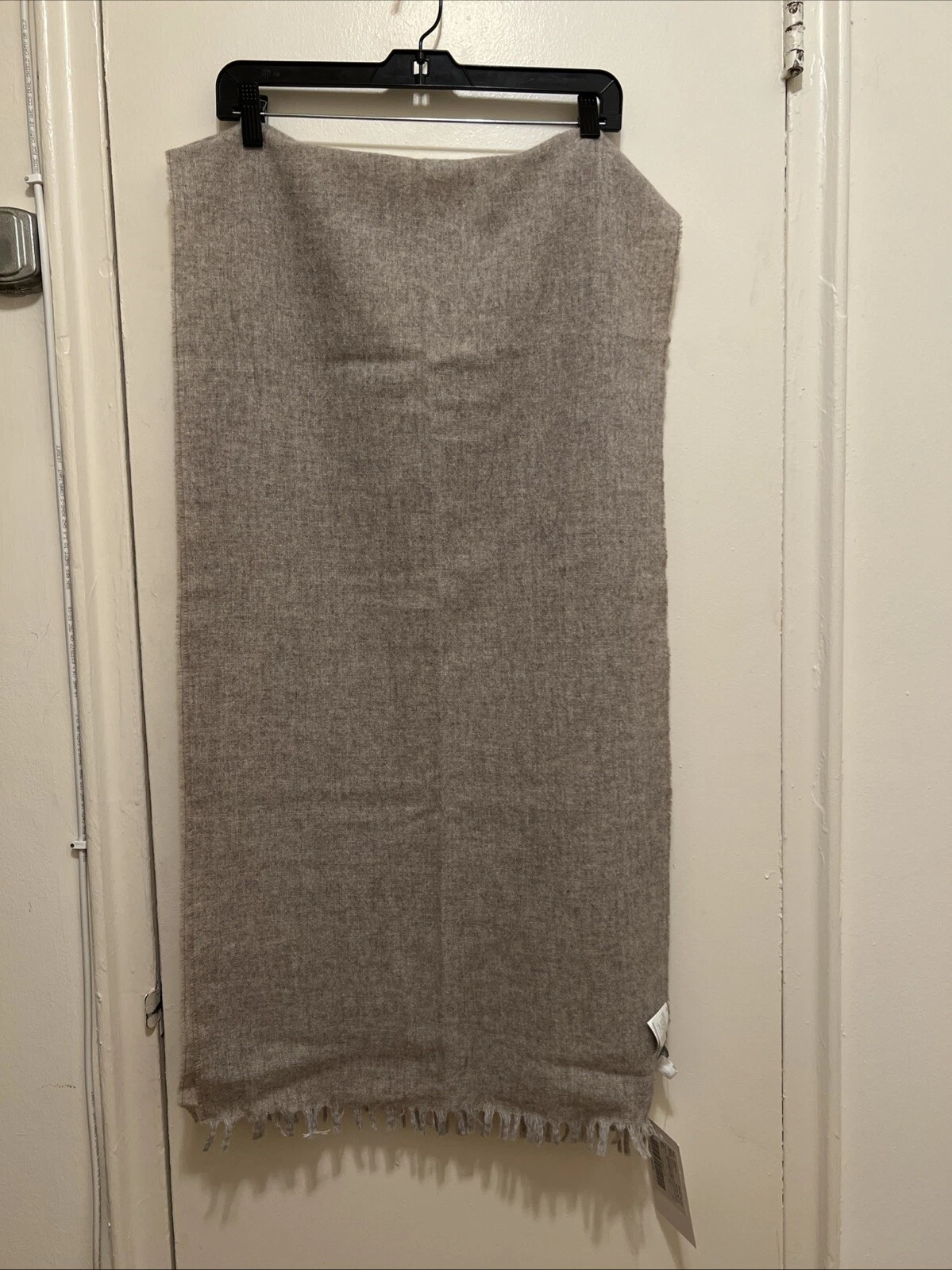 Max Mara Alfredo Gray Scarf Shawl Wool Blend NWT Made In Italy 19 in X 70 in