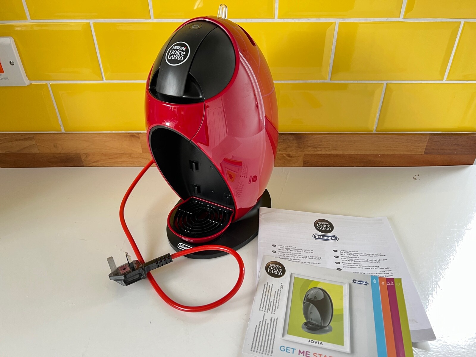 Kirkor. Cafetera Dolce Gusto Express Jovia Blanca - Roja