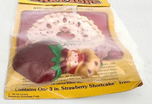 Vintage Strawberry Shortcake Plastic Cake Topper & Birthday Candle (Circa 1983) - Picture 5 of 10