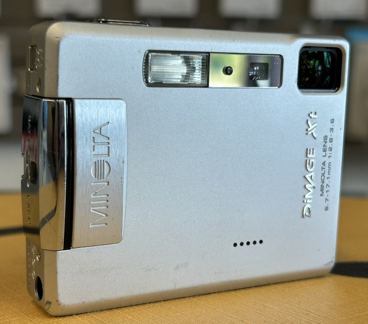 Konica Minolta DiMAGE XT 3.2MP Digital Camera W/ New Battery