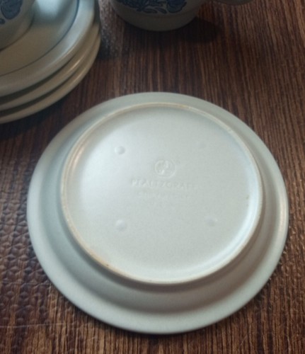 Pfaltzgraff YORKTOWNE Stoneware 4 Coffee Cups and 4 Saucers - Picture 5 of 9