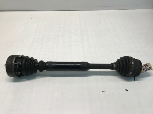 VW Passat 3B Kombi / 1.6 / 74 KW /  Antriebswelle Gelenkwelle Vorne Links