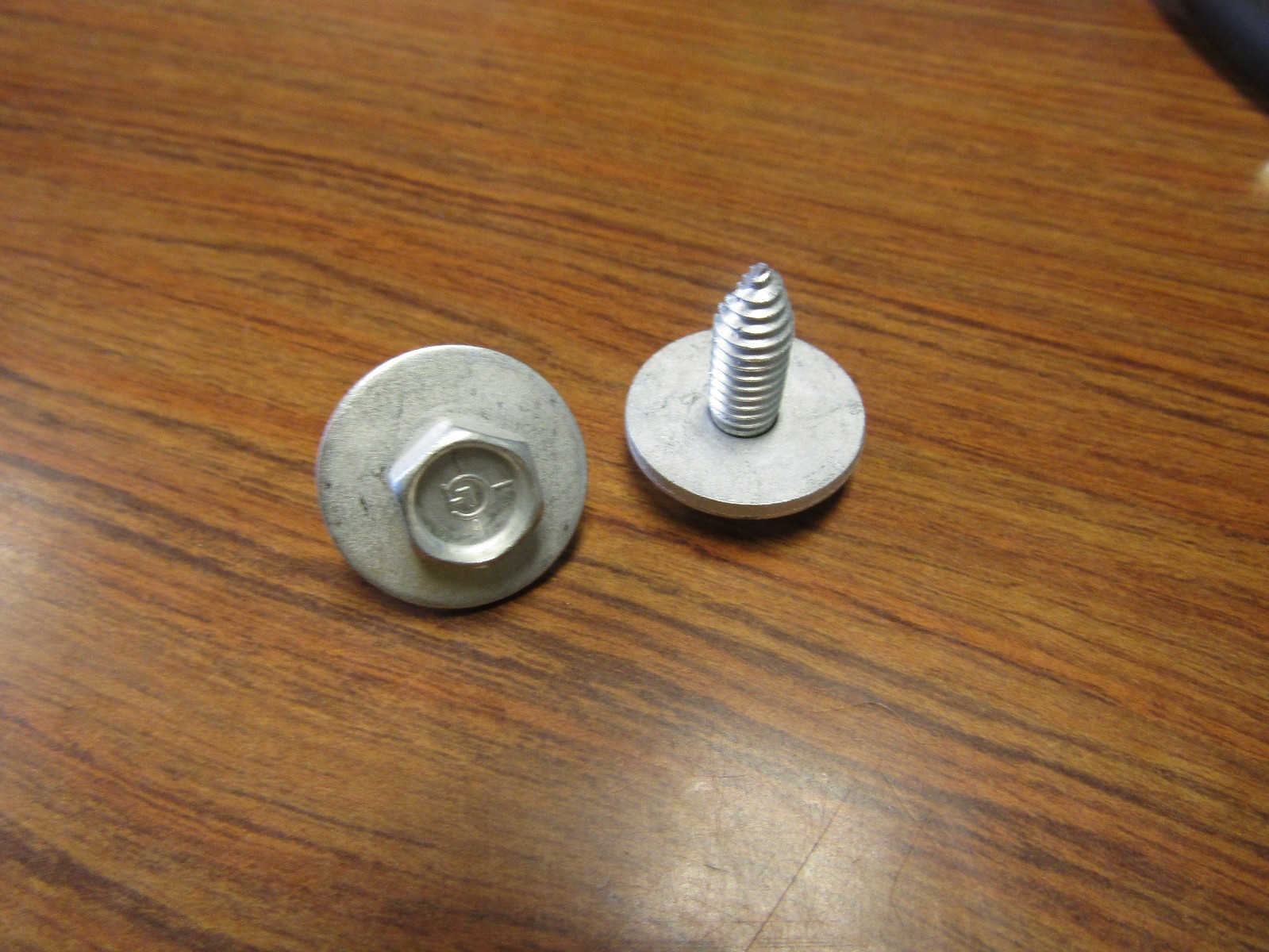 fits 66 67 68 69 70 71 72 73 74 Dart GTX Cuda Charger Battery Tray