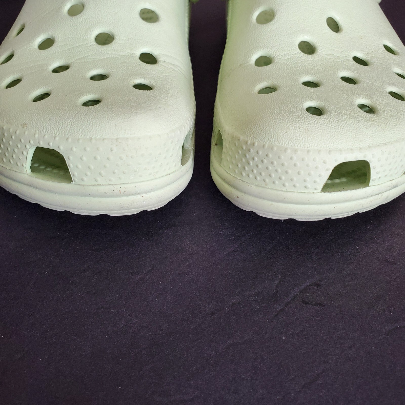 Crocs Unisex Classic Pale Lime Green Clogs Shoes Slip… Gem