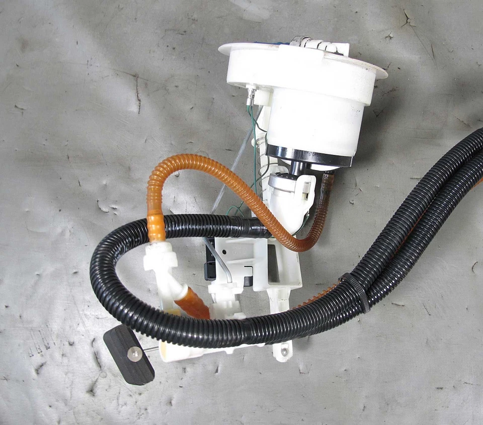 BMW E90 335i E82 135i N54 Left Fuel Level Sender Filter Pressure Regulator USED - Image 3 of 4