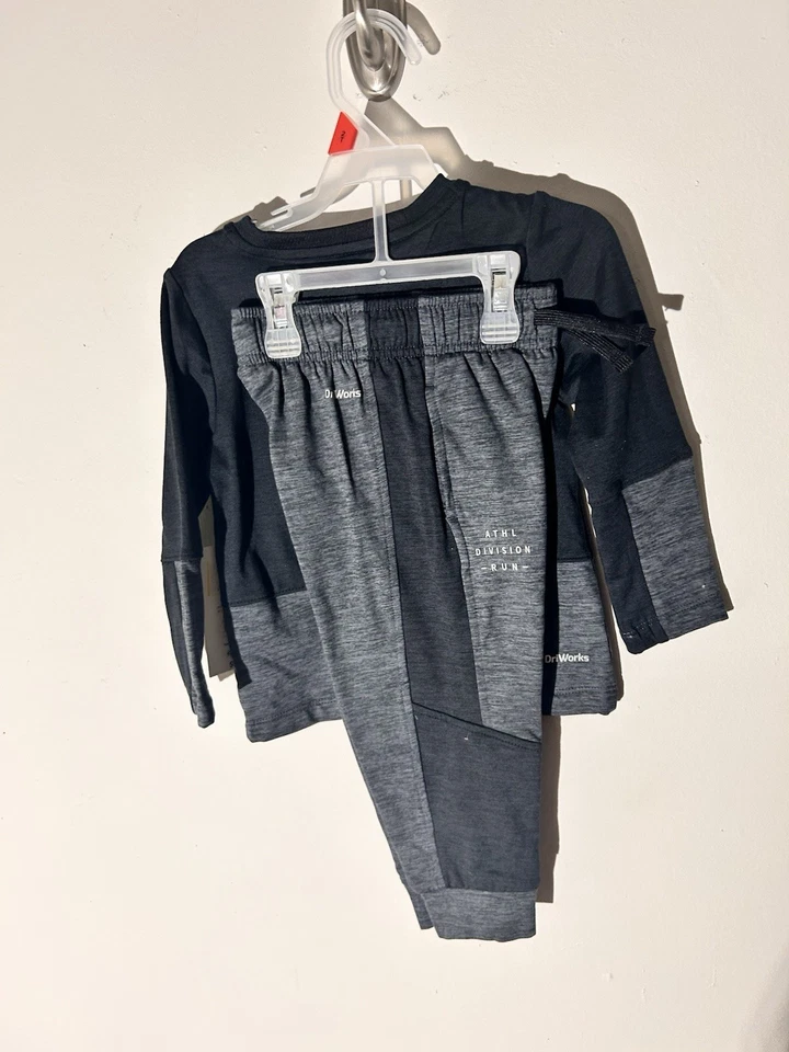Conjunto de pantalones/mangas largas negros y grises talla 2T Athletic Division para niños pequeños nuevos con etiquetas Foto 3 de 4