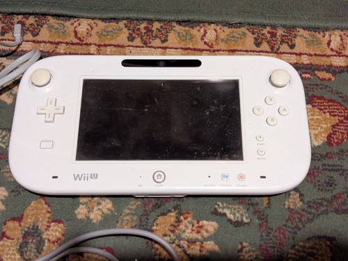 Nintendo Wii U 8GB White Console & 8 Games - Picture 2 of 8
