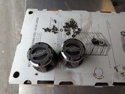 Pair of used Warn locking hubs from a 88 Toyota pick up truck USED