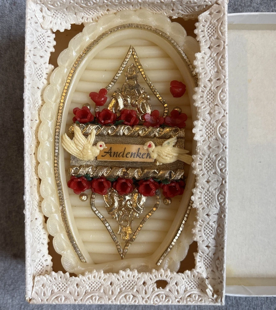 Traditionelles Wachsstöckel mit Originalverpackung zum Sammeln, Religiös