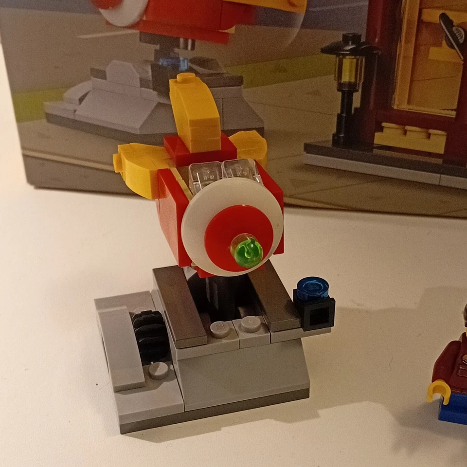 LEGO Creator 31105 Townhouse Toy Store, photo 3 of 5